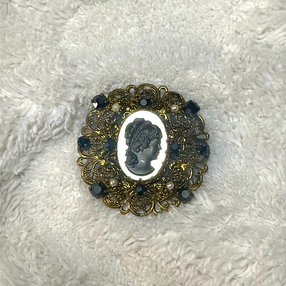 EUC Brooch. No missing stones. Mirror behind the head figure.